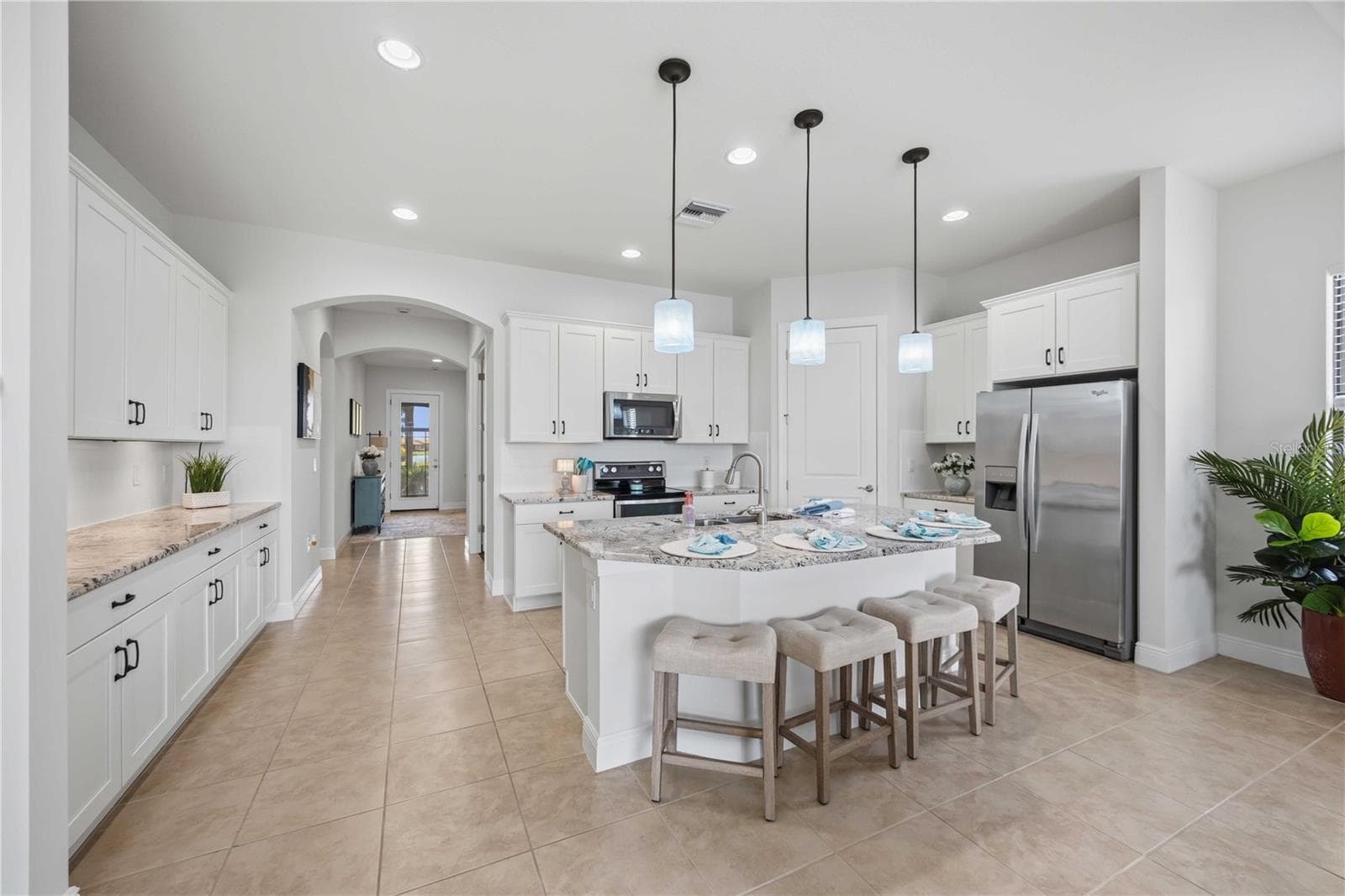 Stunning Kitchen - great entertaining space. - 23781 WAVERLY CIR, VENICE