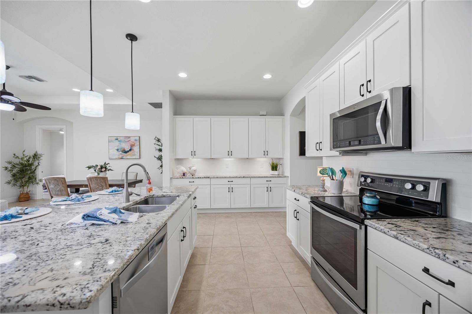 Stunning Kitchen - great entertaining space. - 23781 WAVERLY CIR, VENICE
