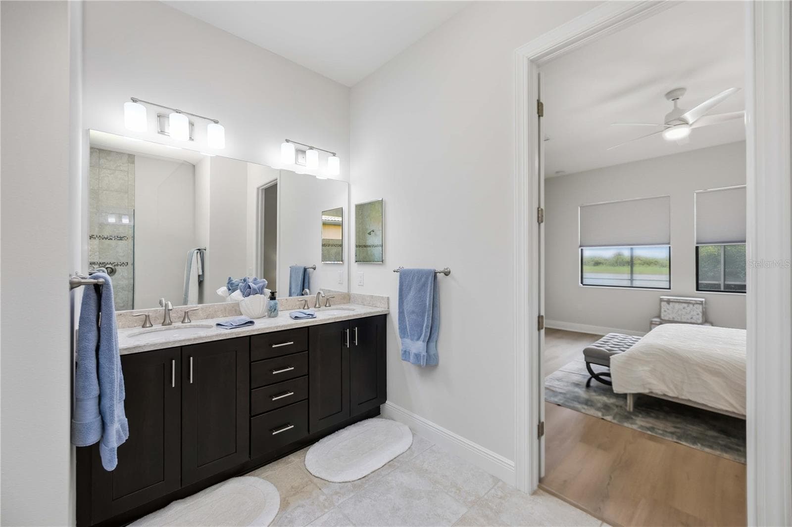 Vanity with dual sinks and a private water closet - 23781 WAVERLY CIR, VENICE