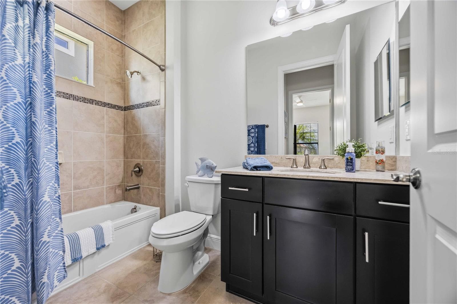 Guest bath in Hallway - 23781 WAVERLY CIR, VENICE