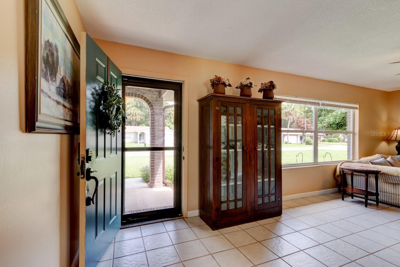 Single Family Residence at 16 LAUREL OAKS CIR, ORMOND BEACH, photo 4 of 46