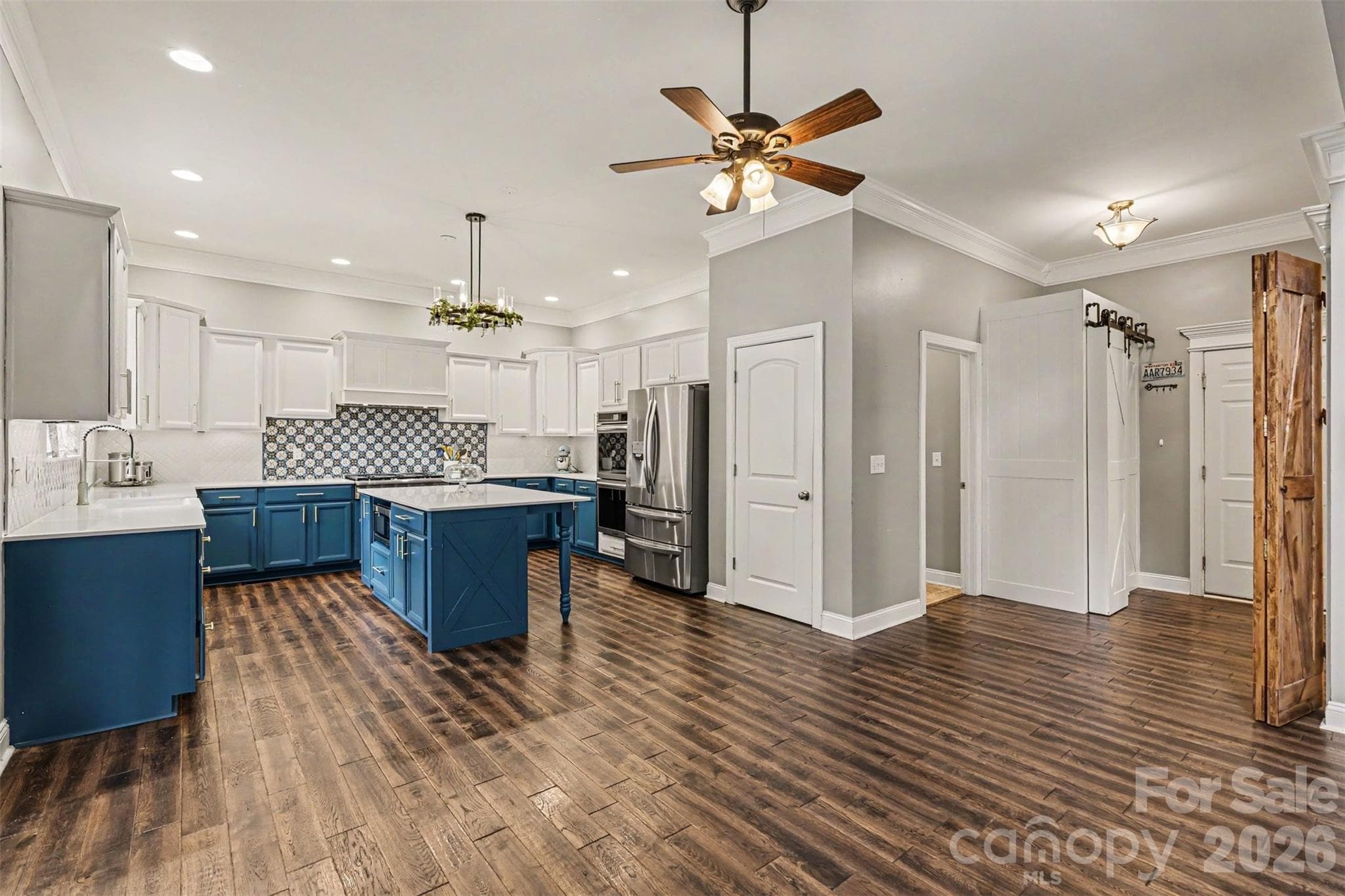 Kitchen connection to surrounding space - 3647 Venetian Way, York