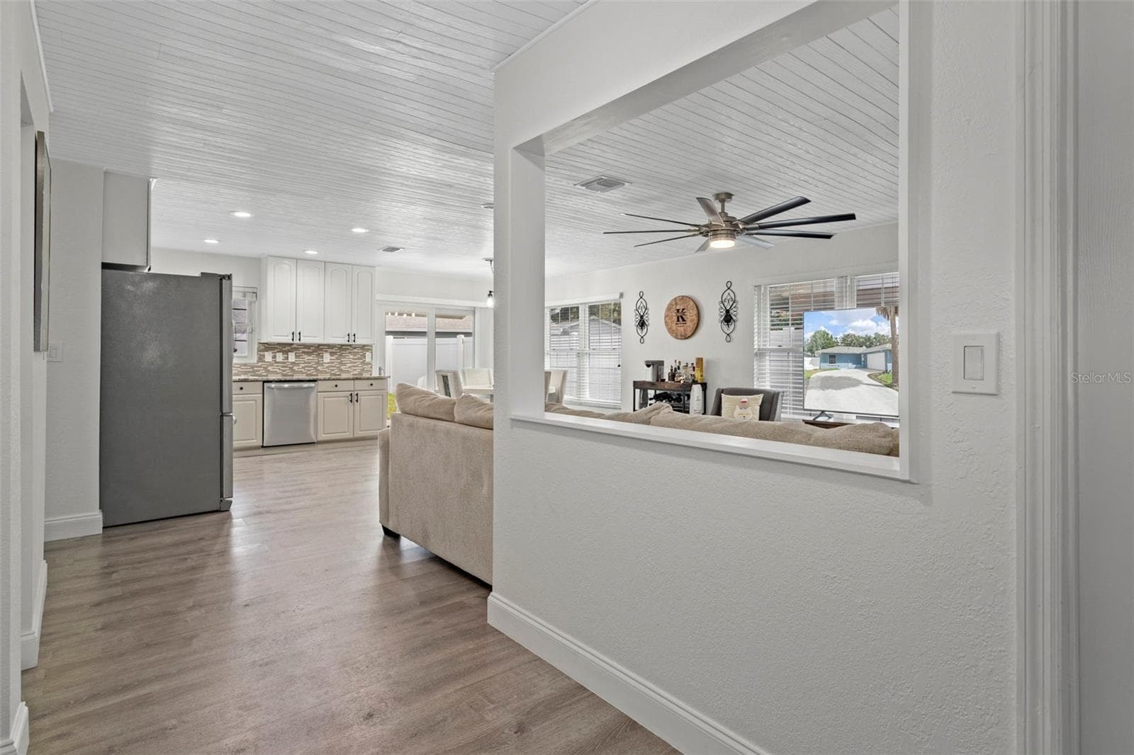 Single Family Residence at 6917 DUNNETT AVE N, ST PETERSBURG, photo 7 of 36