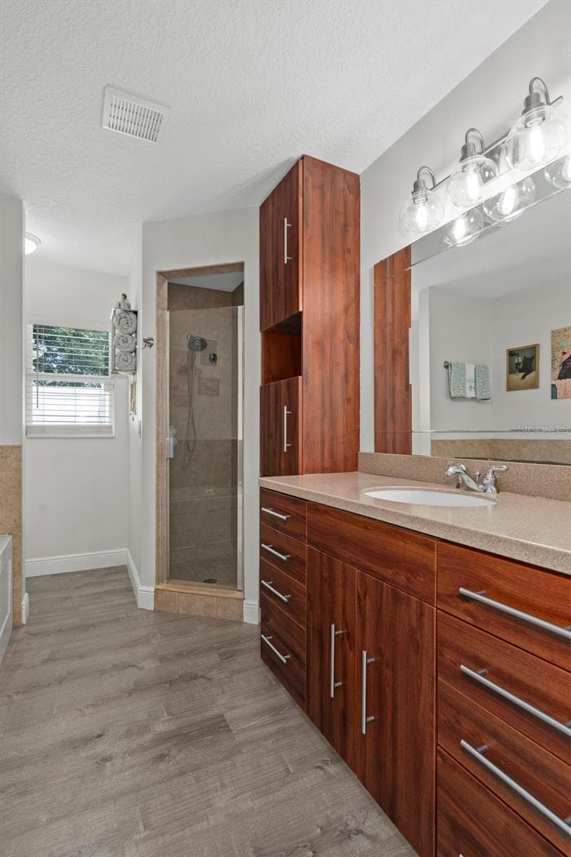 Single Family Residence at 6917 DUNNETT AVE N, ST PETERSBURG, photo 23 of 36