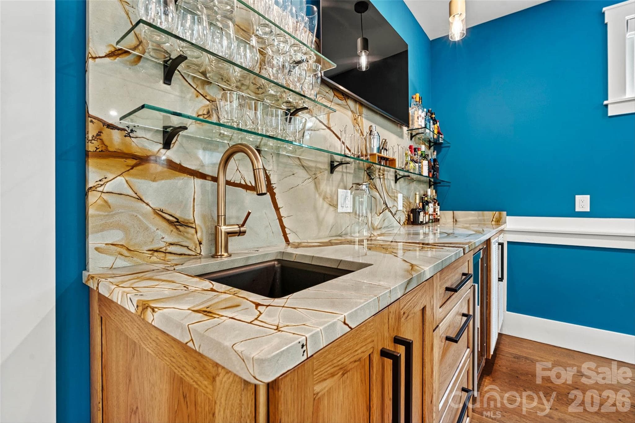 Gorgeous granite bar in game room! - 7834 Green Cove Court, Denver