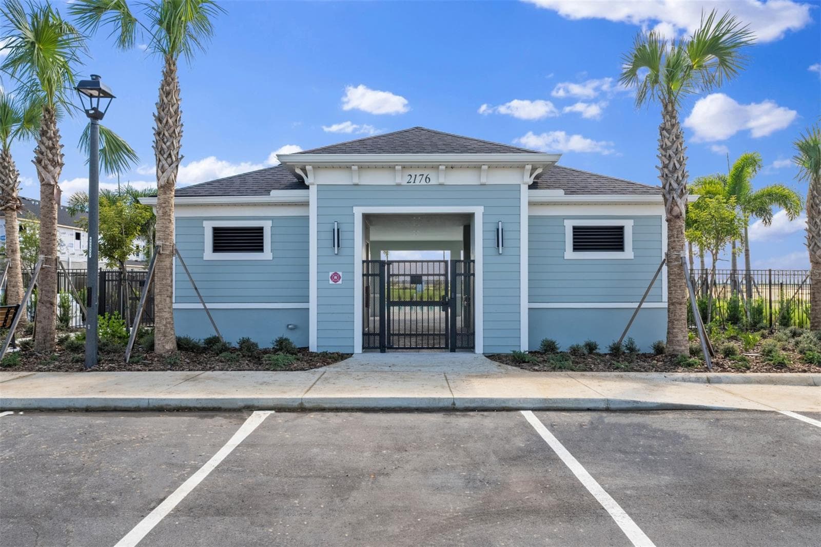 Gardenia Reserve Community Pool House Front - 2275 NIGHTSHADE GROVE LN, APOPKA