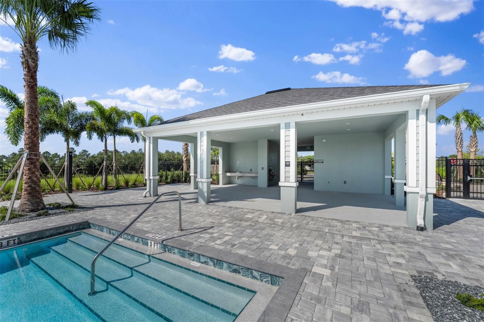 Gardenia Reserve Community Pool House Back - 2275 NIGHTSHADE GROVE LN, APOPKA