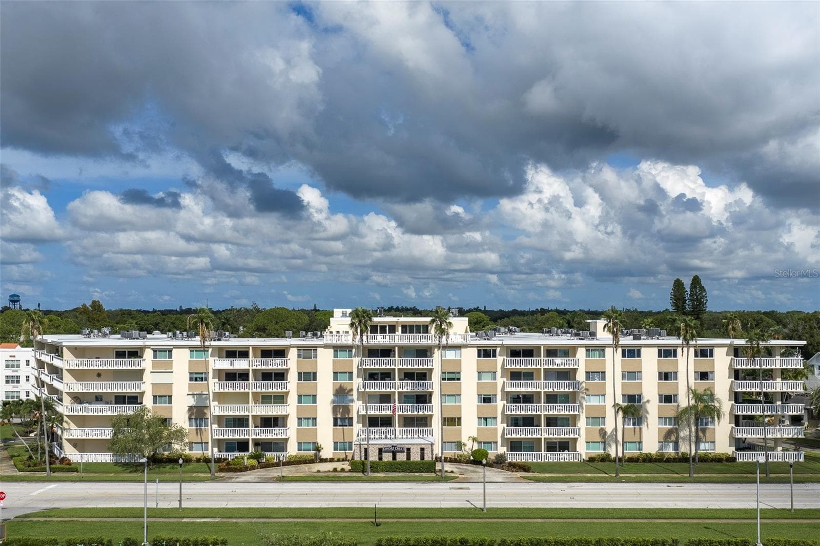 1200 N SHORE DR NE #208