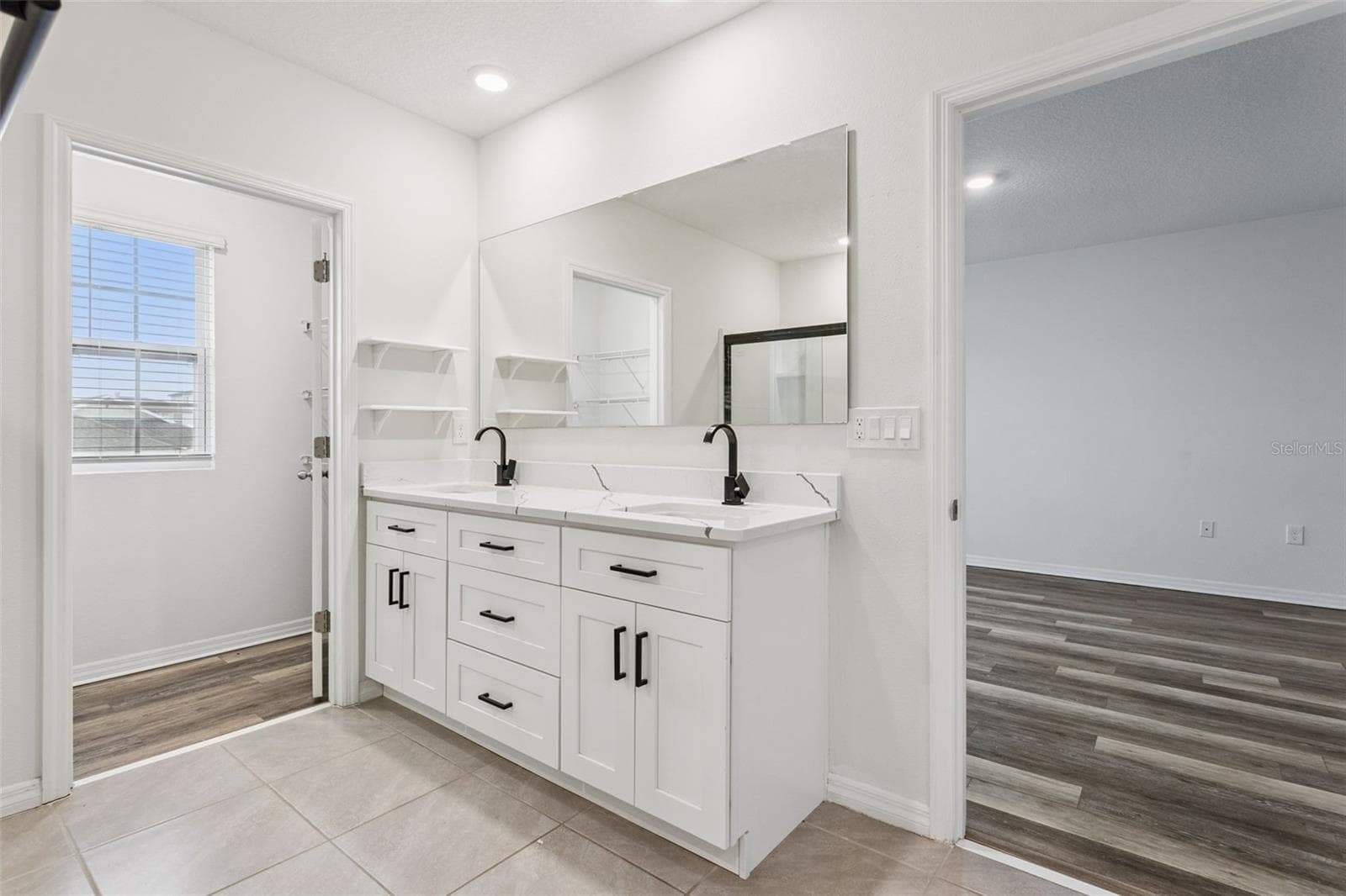 Single Family Residence at 29505 CASPIAN ST, LEESBURG, photo 14 of 49