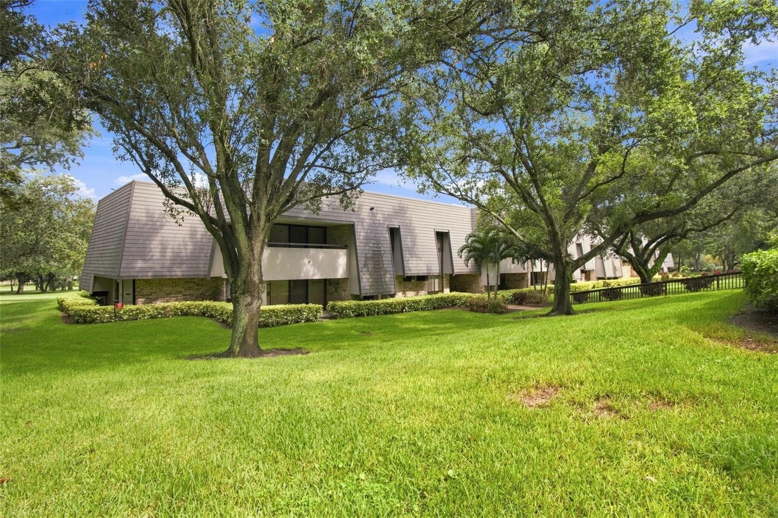 Condominium at 36750 US HIGHWAY 19 N #16204, PALM HARBOR, photo 37 of 64