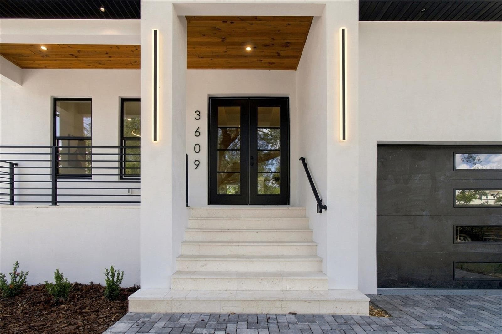 Single Family Residence at 3609 S GARDENIA AVE, TAMPA, photo 4 of 82