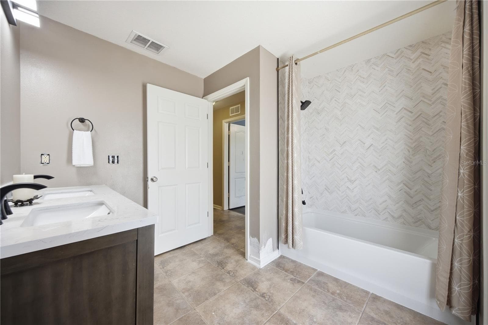 Single Family Residence at 25843 RISEN STAR DR, WESLEY CHAPEL, photo 27 of 57