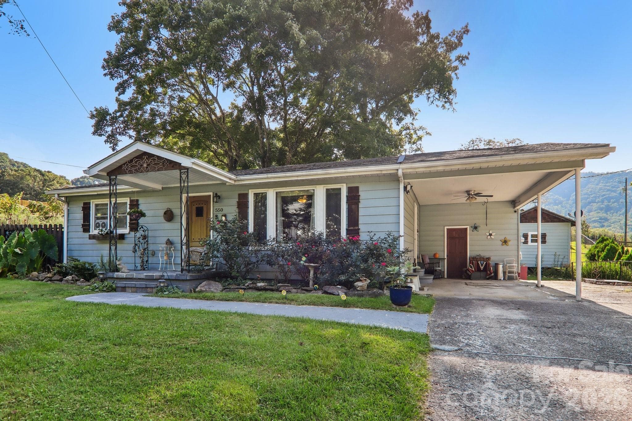 Single Family Residence at 550 Lickstone Road, Waynesville, photo 5 of 47