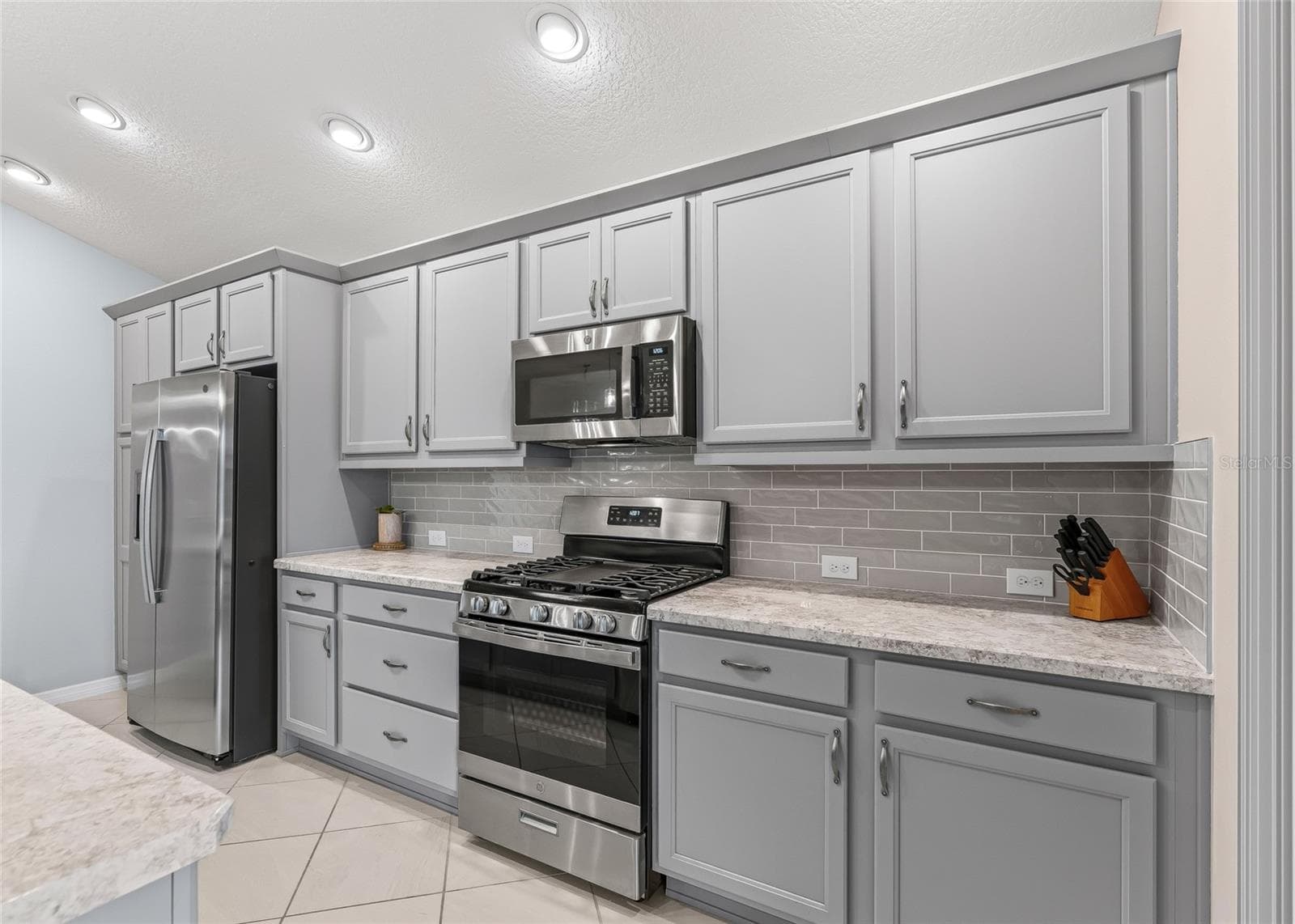 Kitchen with Gas Stove - 3146 JACQUELINE WAY, THE VILLAGES