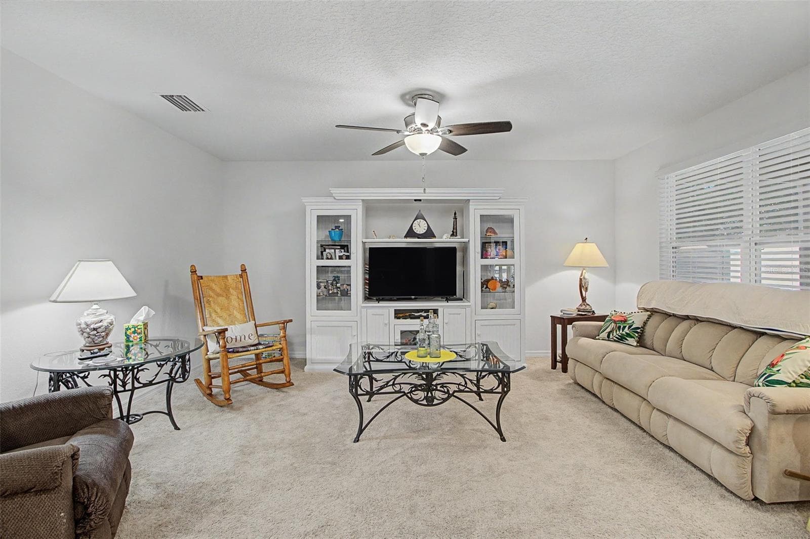LIVING ROOM - 25199 NW 8TH RD, NEWBERRY