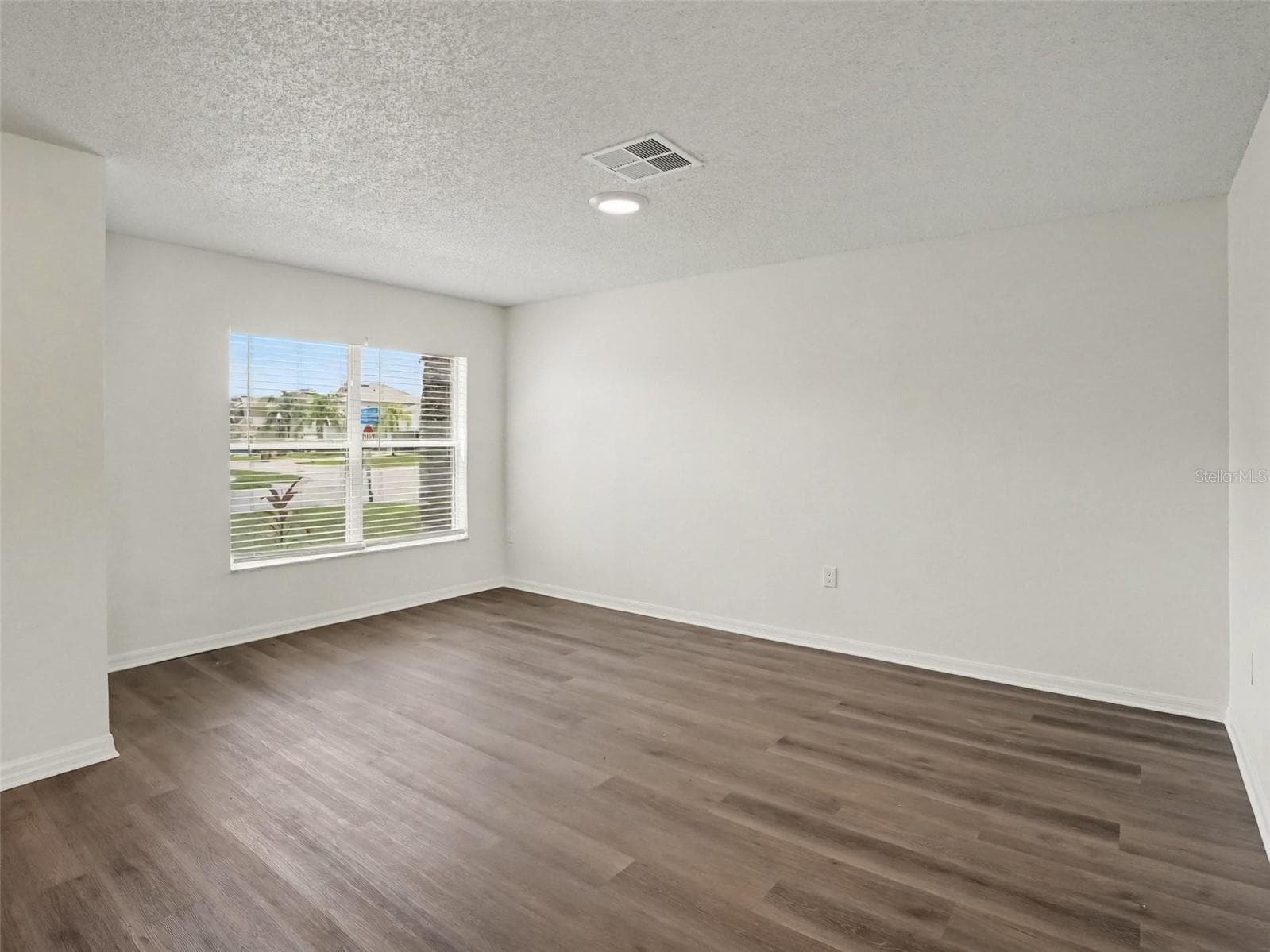 Single Family Residence at 901 ANCHORAGE LN, KISSIMMEE, photo 2 of 15
