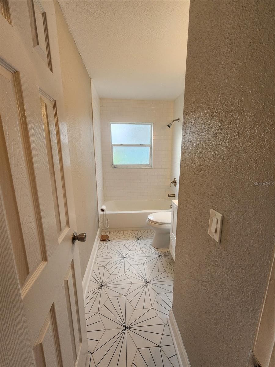 Single Family Residence at 4307 W MAIN ST, TAMPA, photo 4 of 18