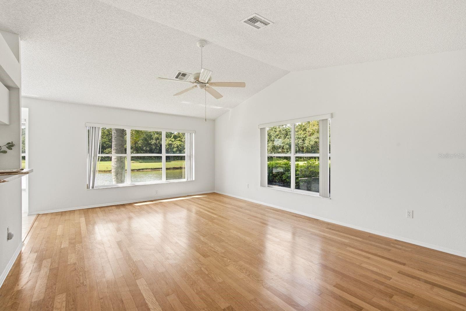 Family room with hardwood floors - 6639 SUN POINT CT, NEW PORT RICHEY