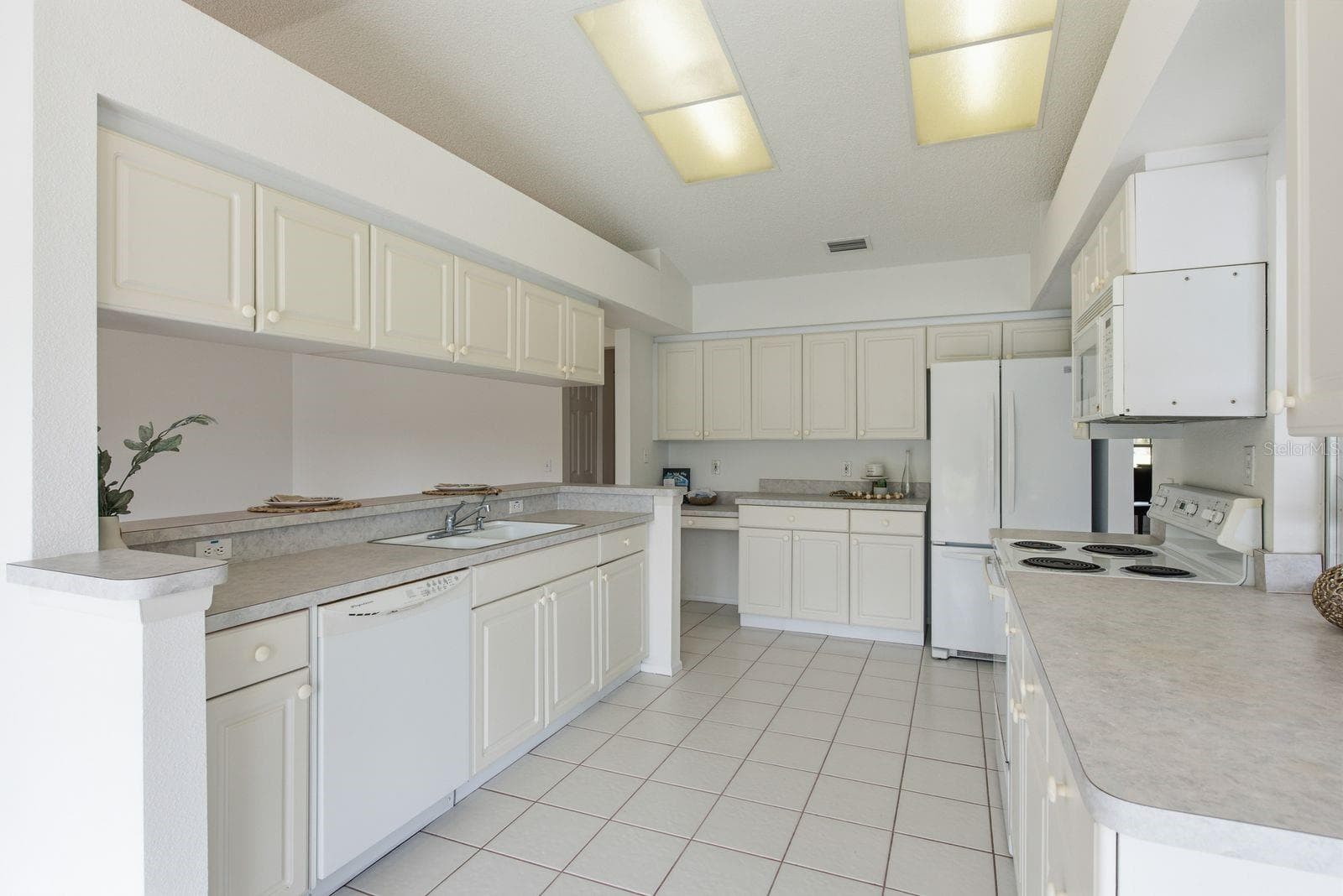 Huge Kitchen - 6639 SUN POINT CT, NEW PORT RICHEY