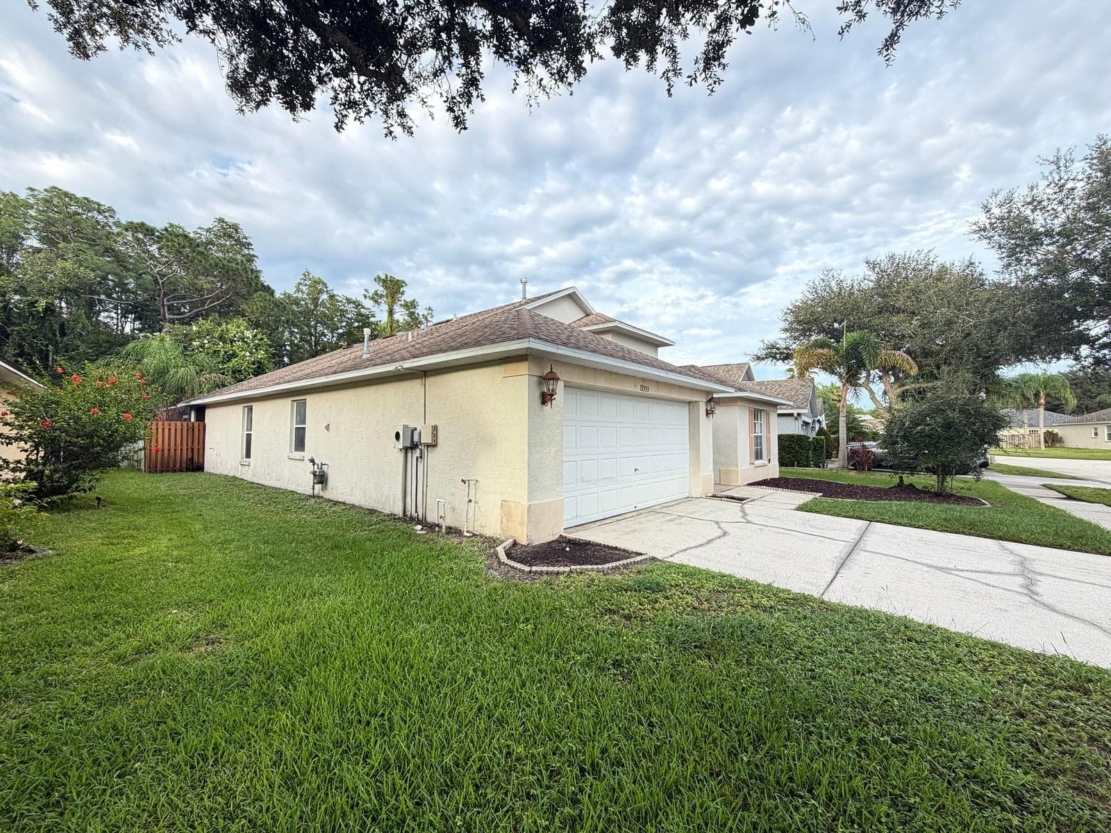 Single Family Residence at 12533 SPARKLEBERRY RD, TAMPA, photo 25 of 27