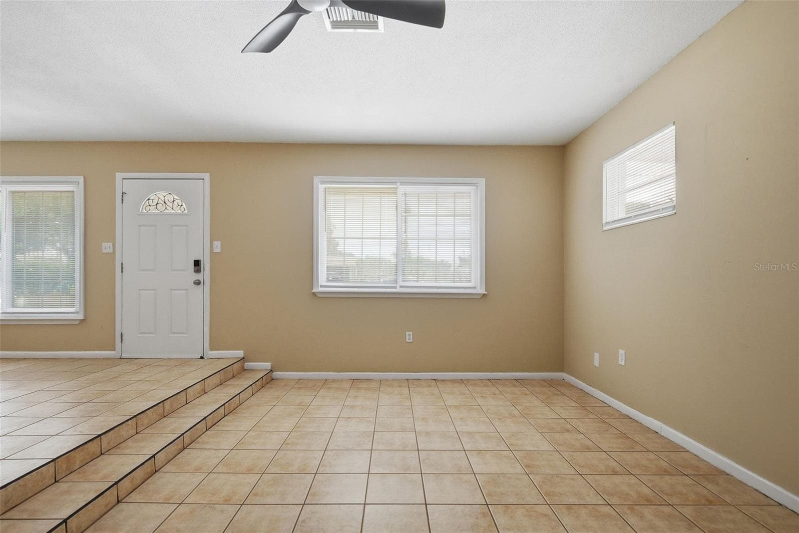 Single Family Residence at 509 SCENIC ST, LEESBURG, photo 7 of 39