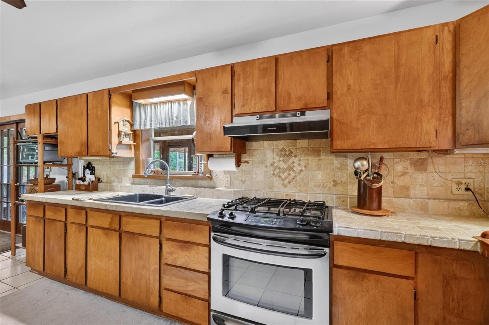 Kitchen view from pantry area - 24939 OLD DEER RD, PAISLEY