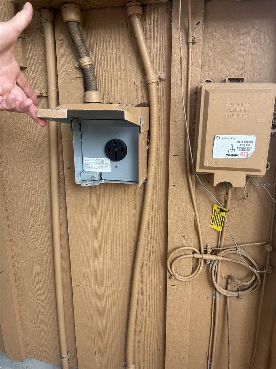 Generator plug - 24939 OLD DEER RD, PAISLEY