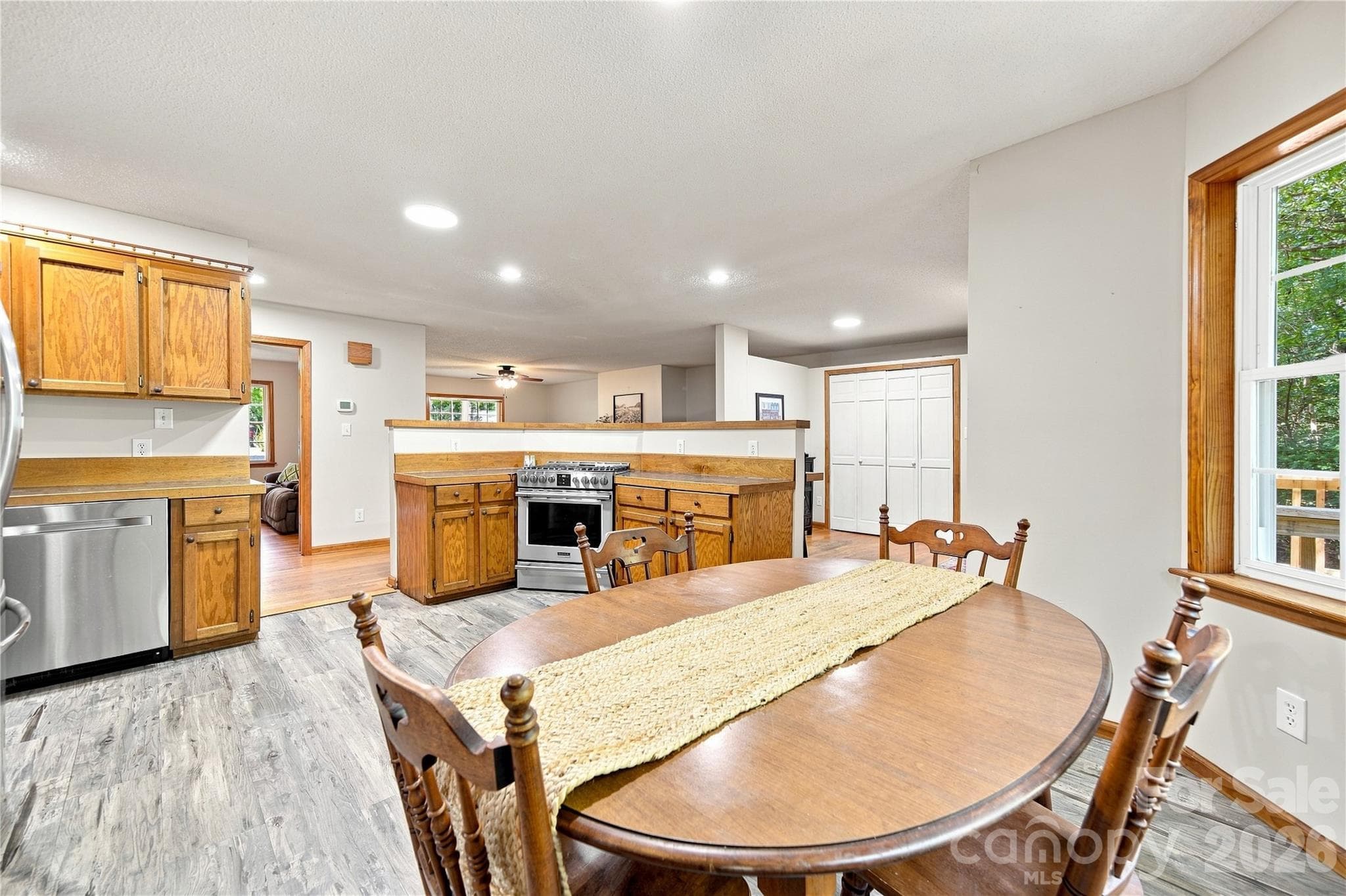 Single Family Residence at 122 Providence Place, York, photo 20 of 45