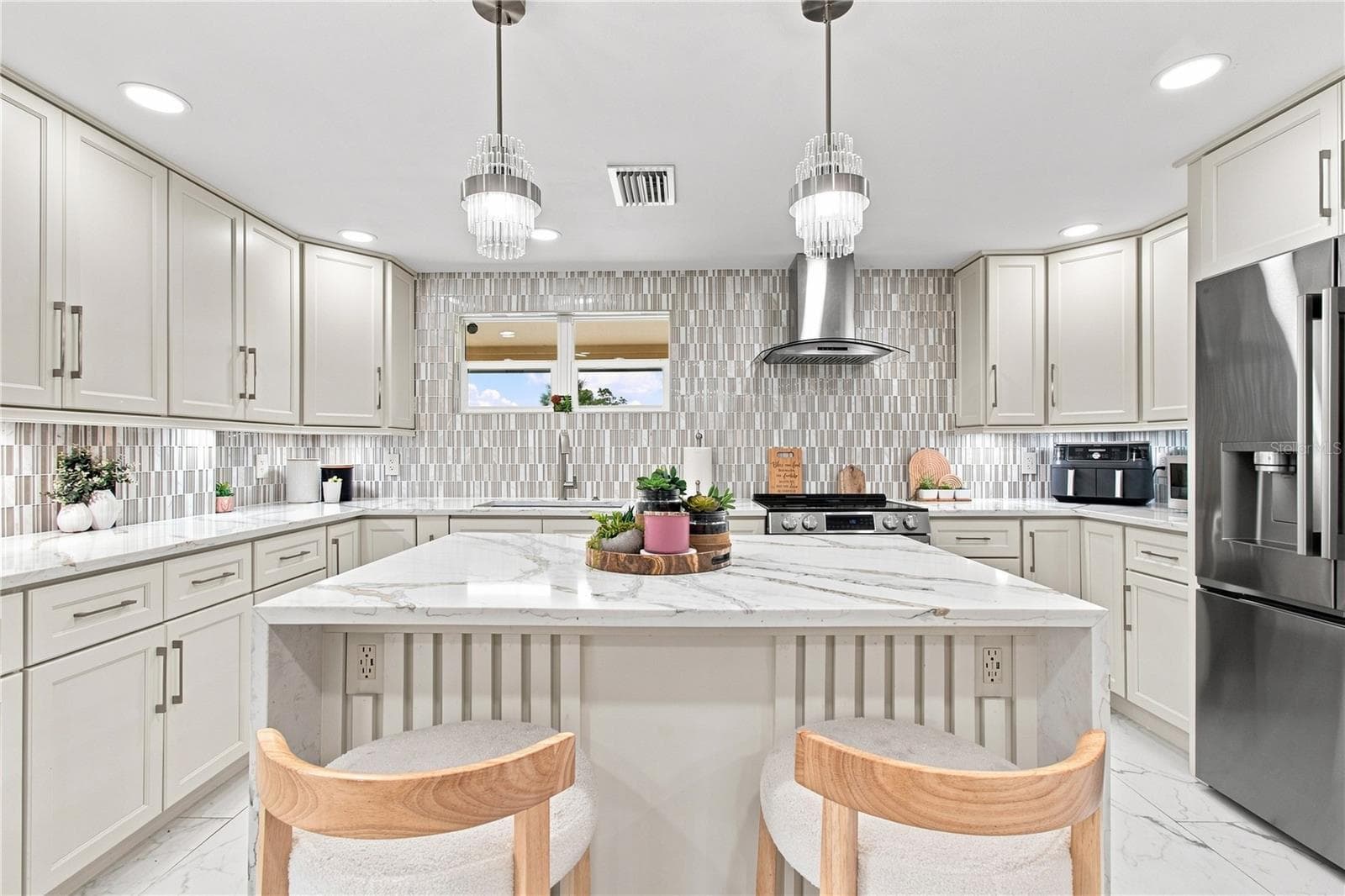Luxurious Custom Design Kitchen - 9020 AUBURN WAY, TAMPA