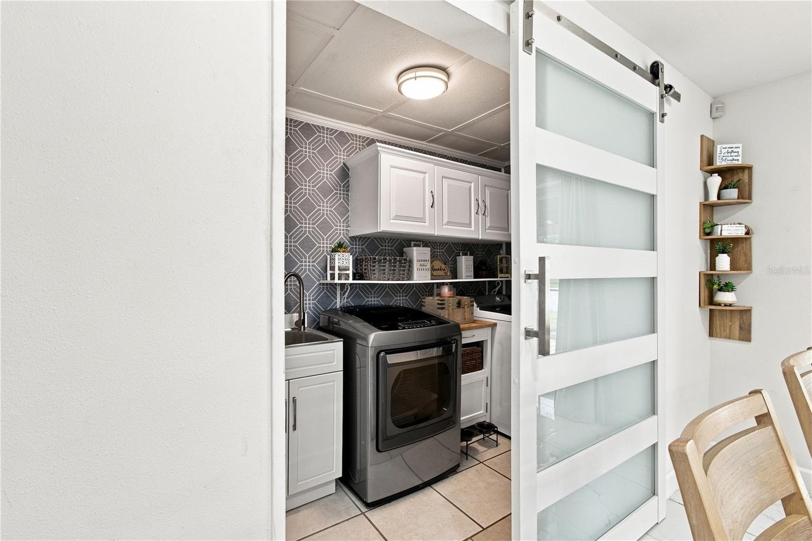 Inside laundry room - 9020 AUBURN WAY, TAMPA