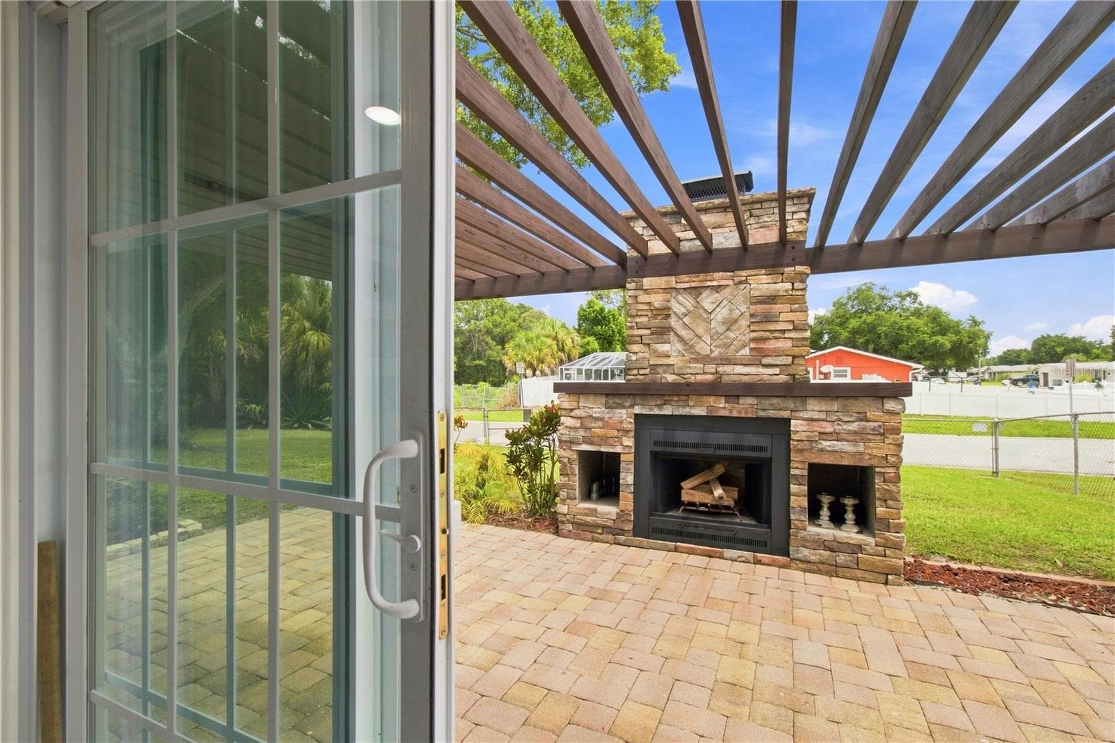 Dining area sliders passage to side patio with wood fireplace - 9020 AUBURN WAY, TAMPA