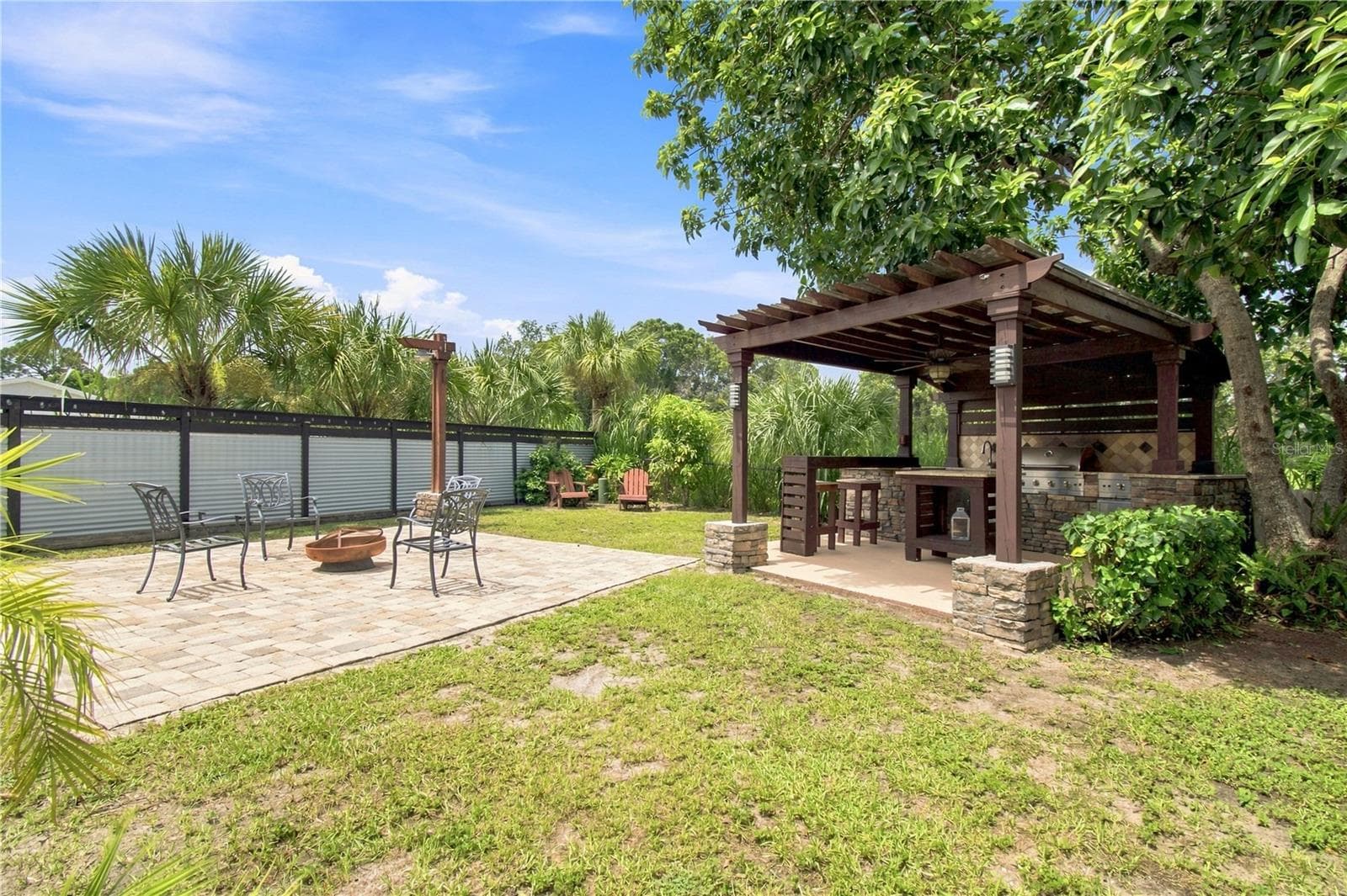 Open paver deck and BBQ - 9020 AUBURN WAY, TAMPA