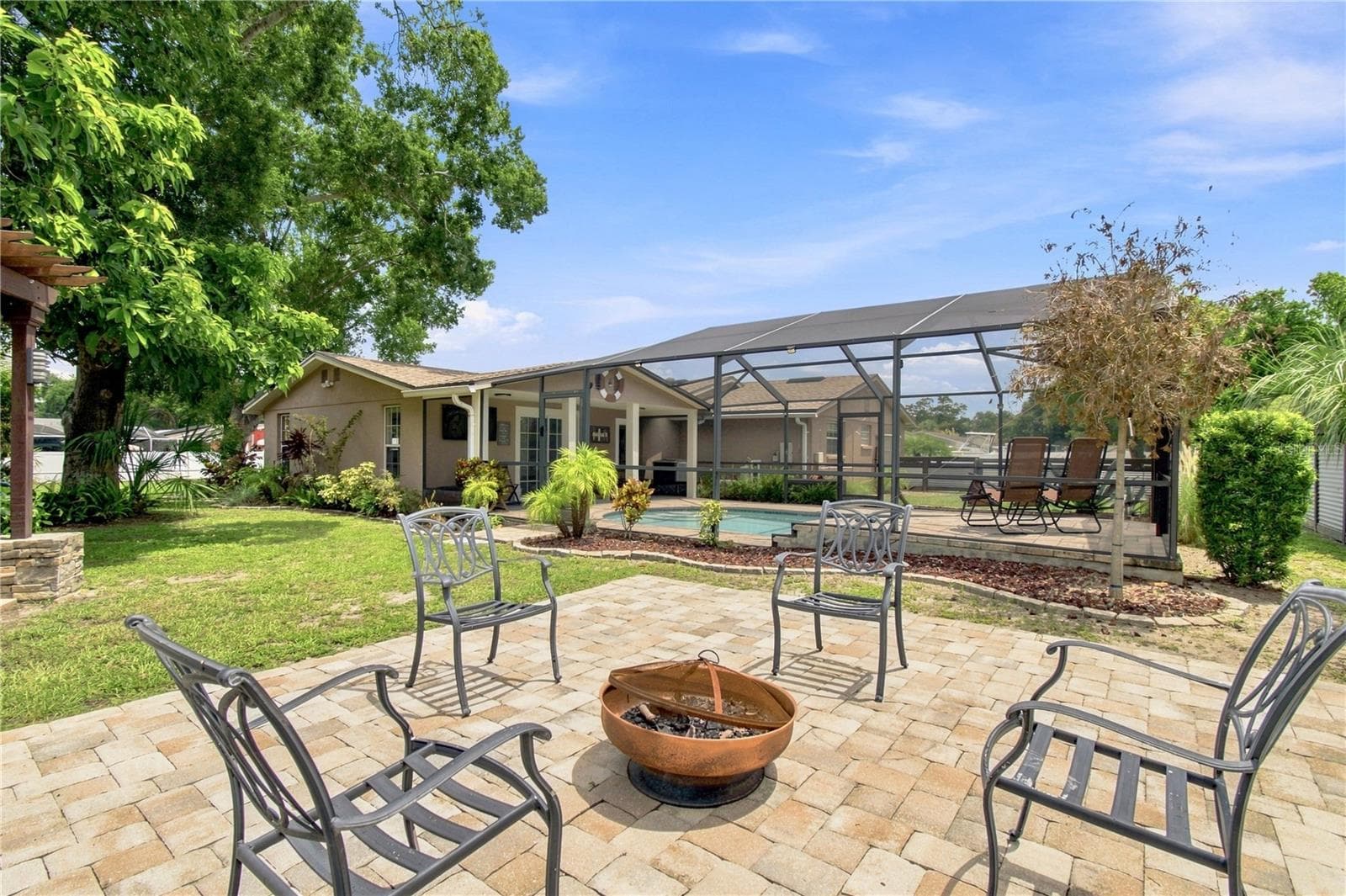 Expansive open patio - 9020 AUBURN WAY, TAMPA