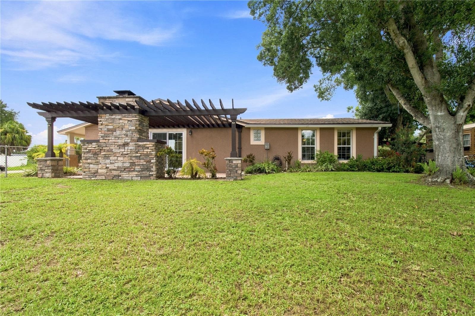 Side View - 9020 AUBURN WAY, TAMPA