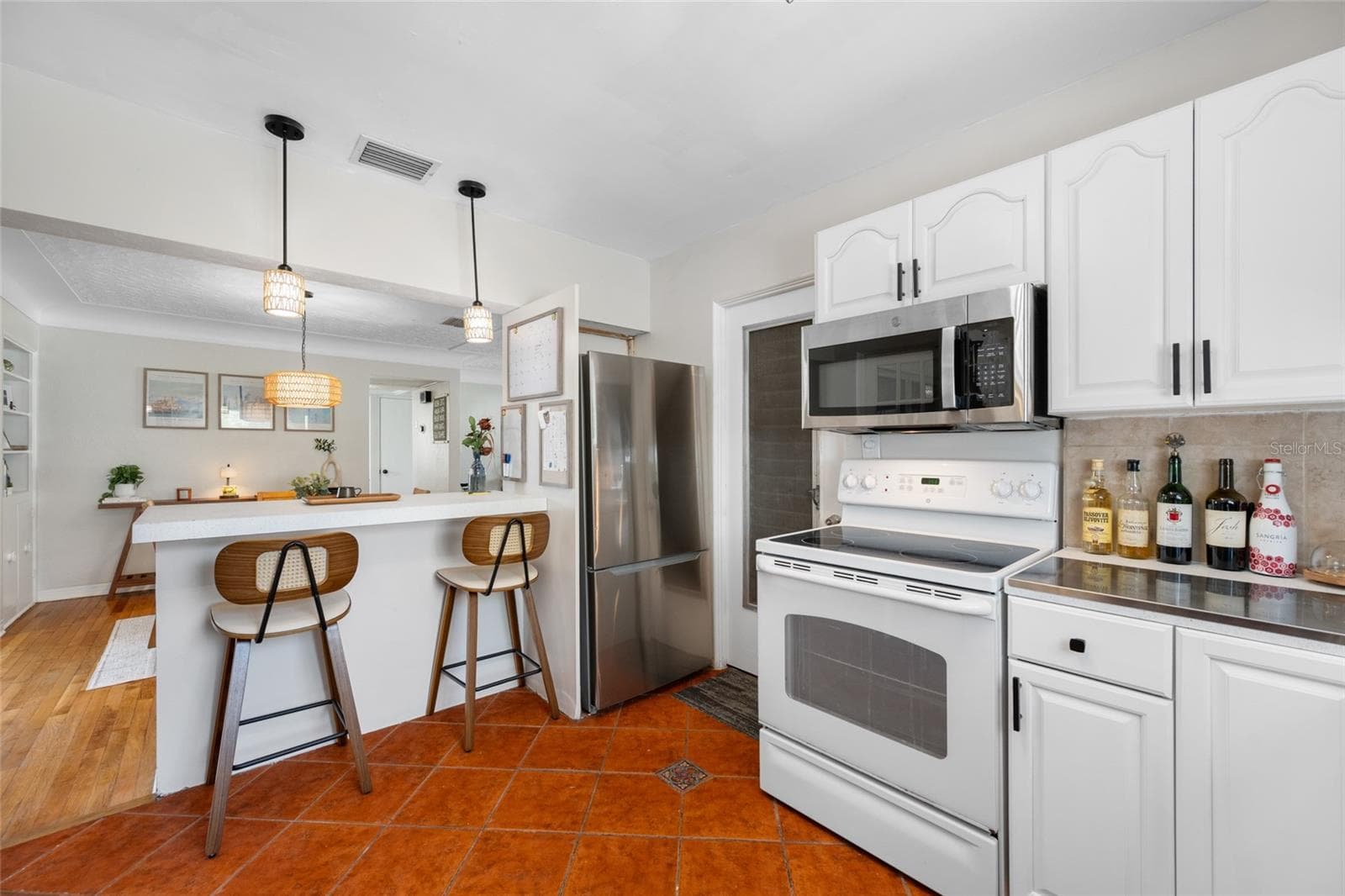 Single Family Residence at 6219 HAMPTON DR N, ST PETERSBURG, photo 12 of 36