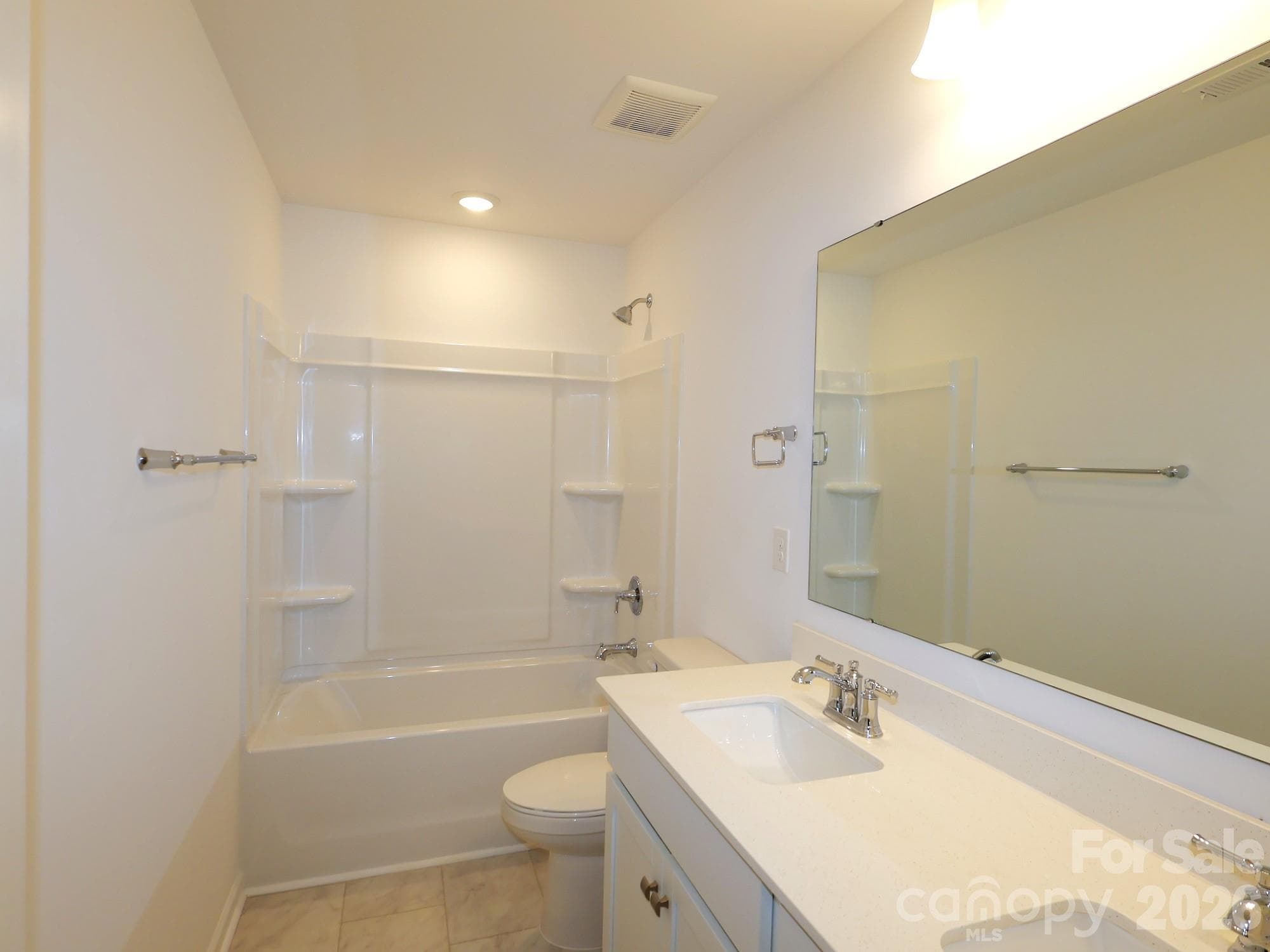 Secondary bathroom - 1414 Bucknell Street, Wingate