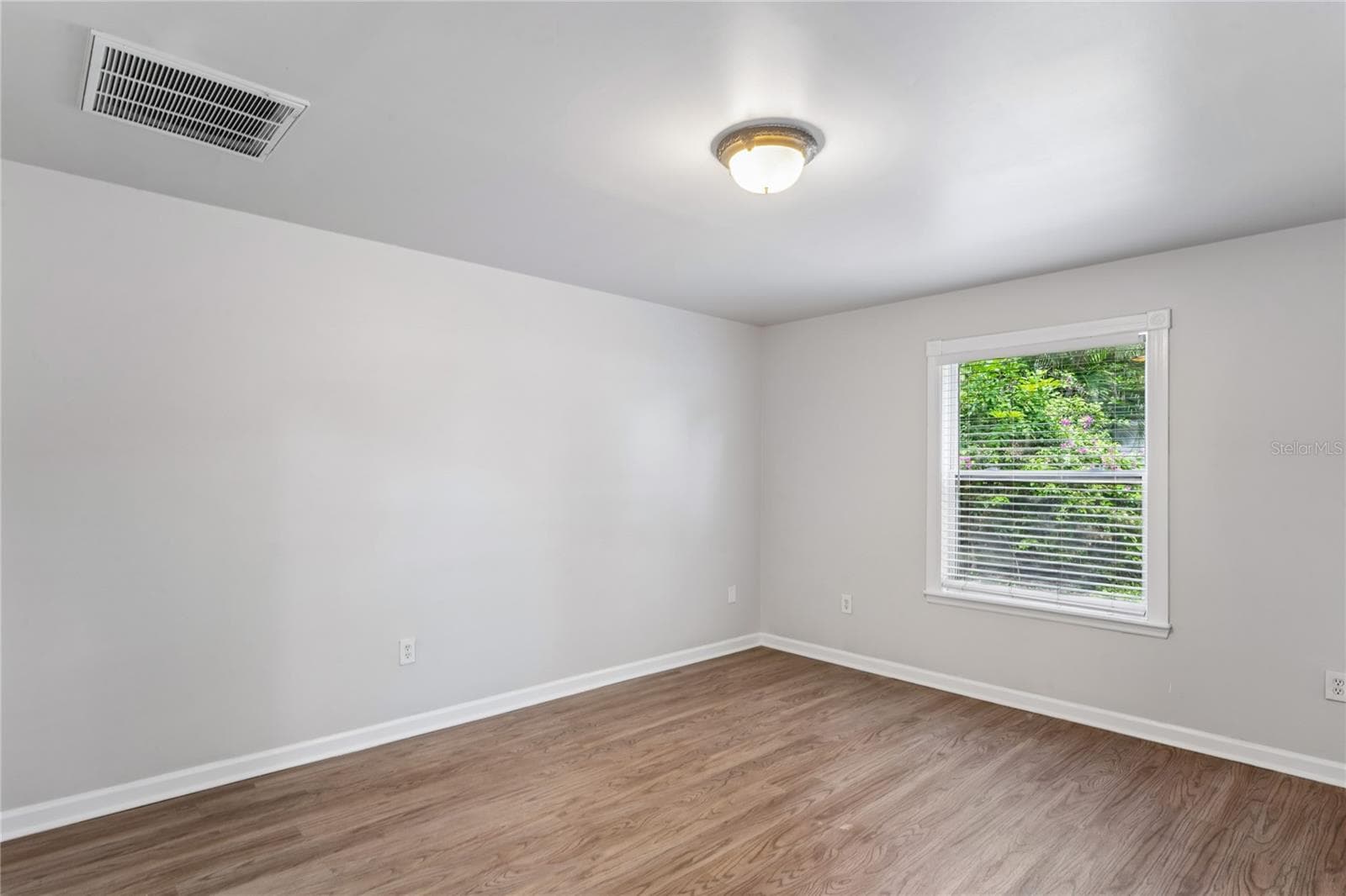 Single Family Residence at 14623 SUNSET DR, LARGO, photo 12 of 24
