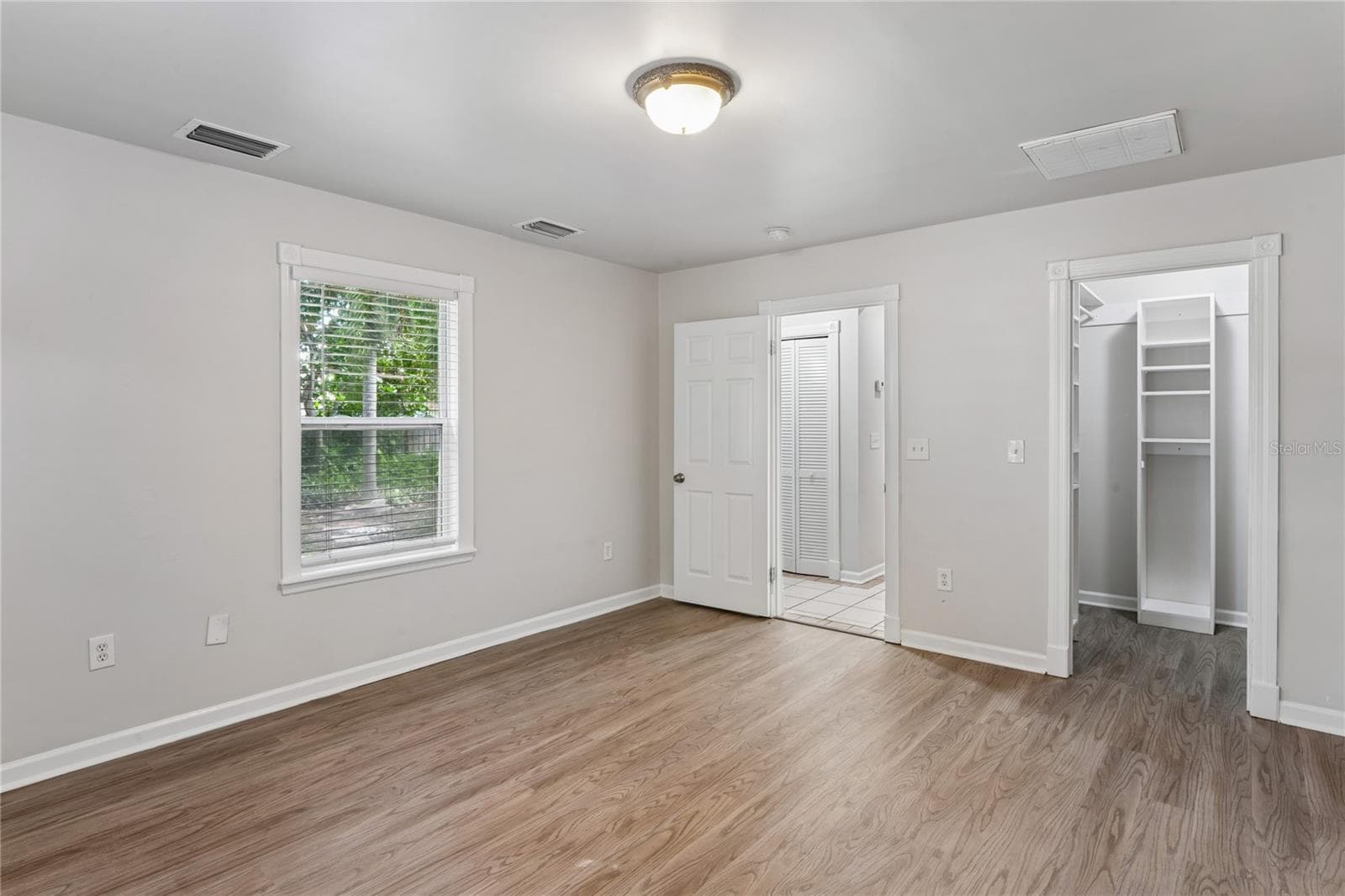 Single Family Residence at 14623 SUNSET DR, LARGO, photo 13 of 24