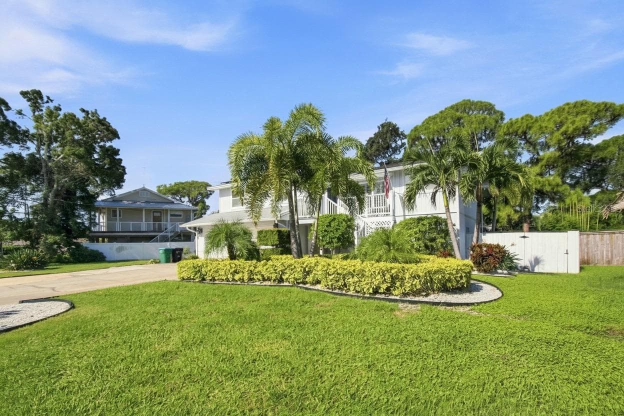 Single Family Residence at 201 LAGOON DR, PALM HARBOR, photo 4 of 50