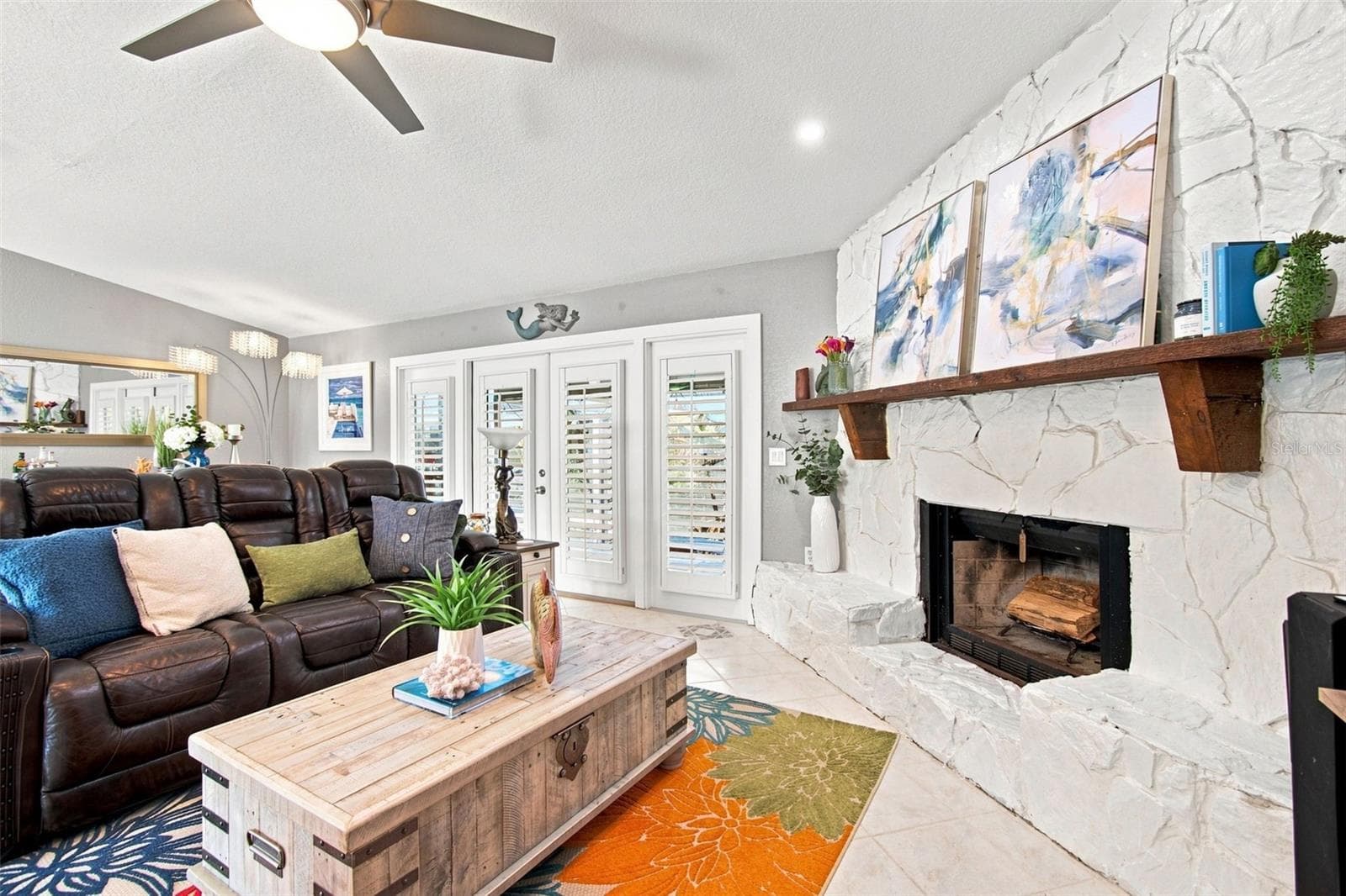 Living Area 2nd Floor - 201 LAGOON DR, PALM HARBOR