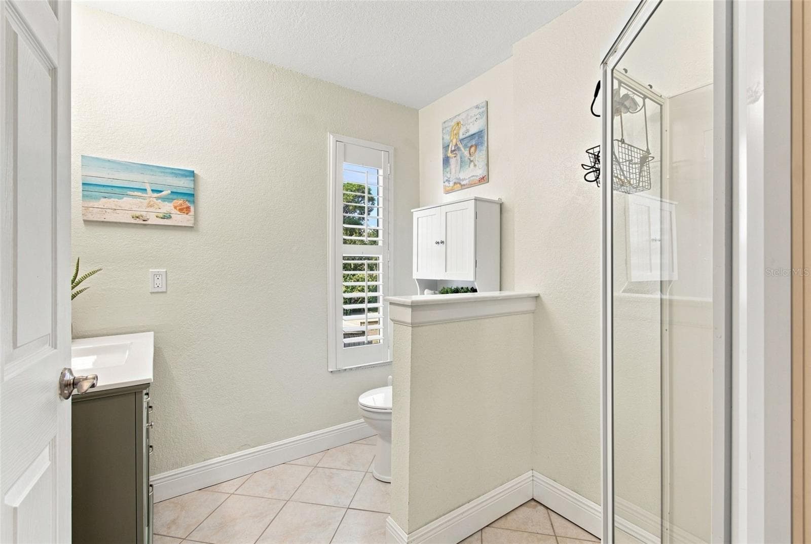 Full Bathroom 2nd Floor - 201 LAGOON DR, PALM HARBOR