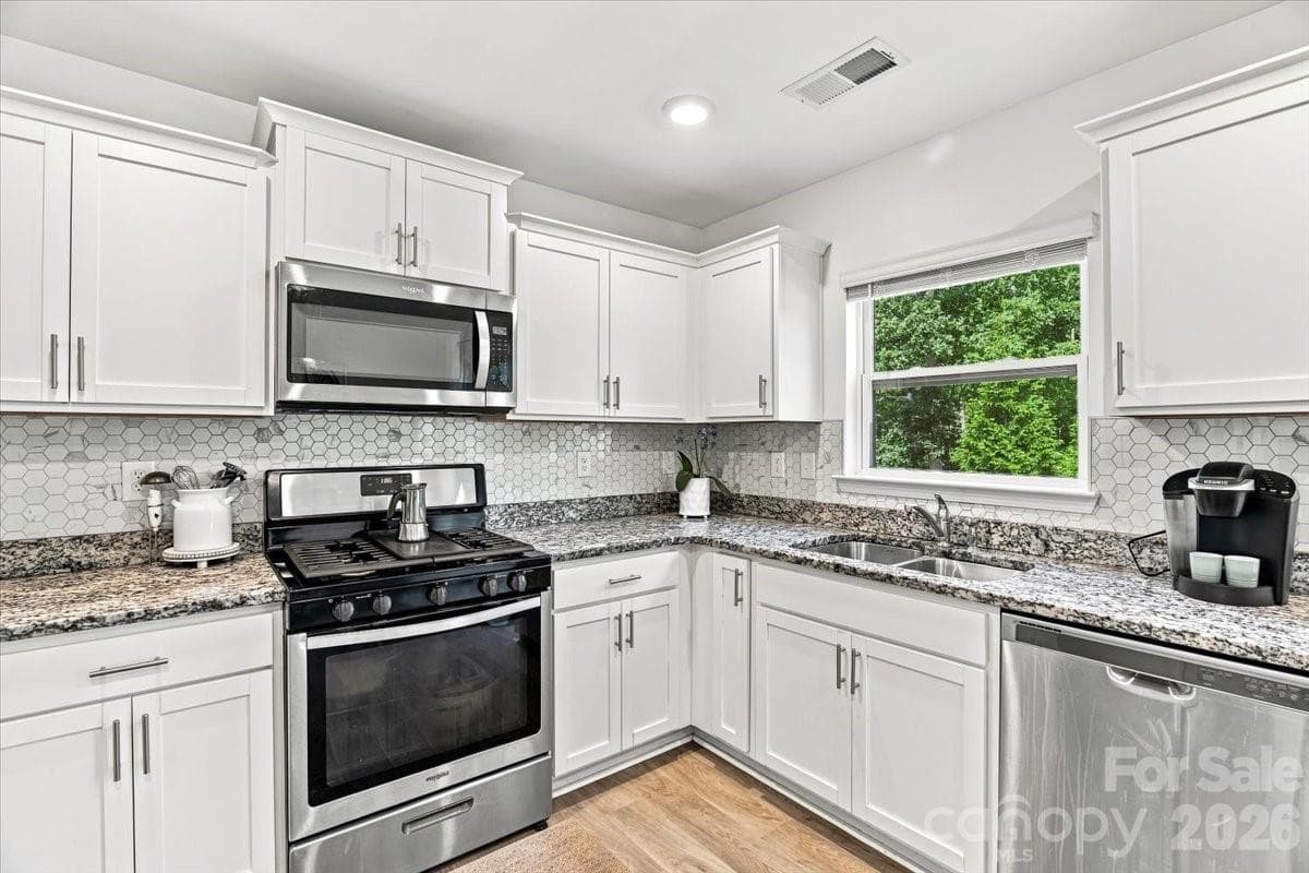 Single Family Residence at 333 Oak Branch Road, Arden, photo 13 of 34