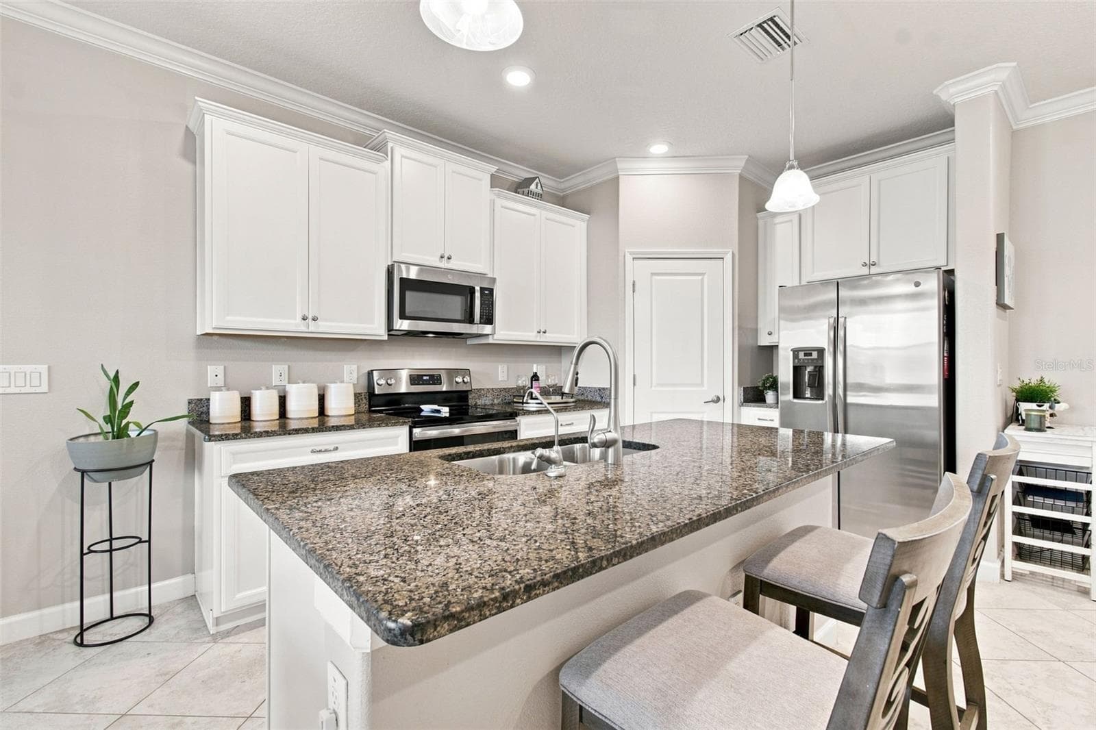 Kitchen - 18623 NOBLE CASPIAN DR, LUTZ