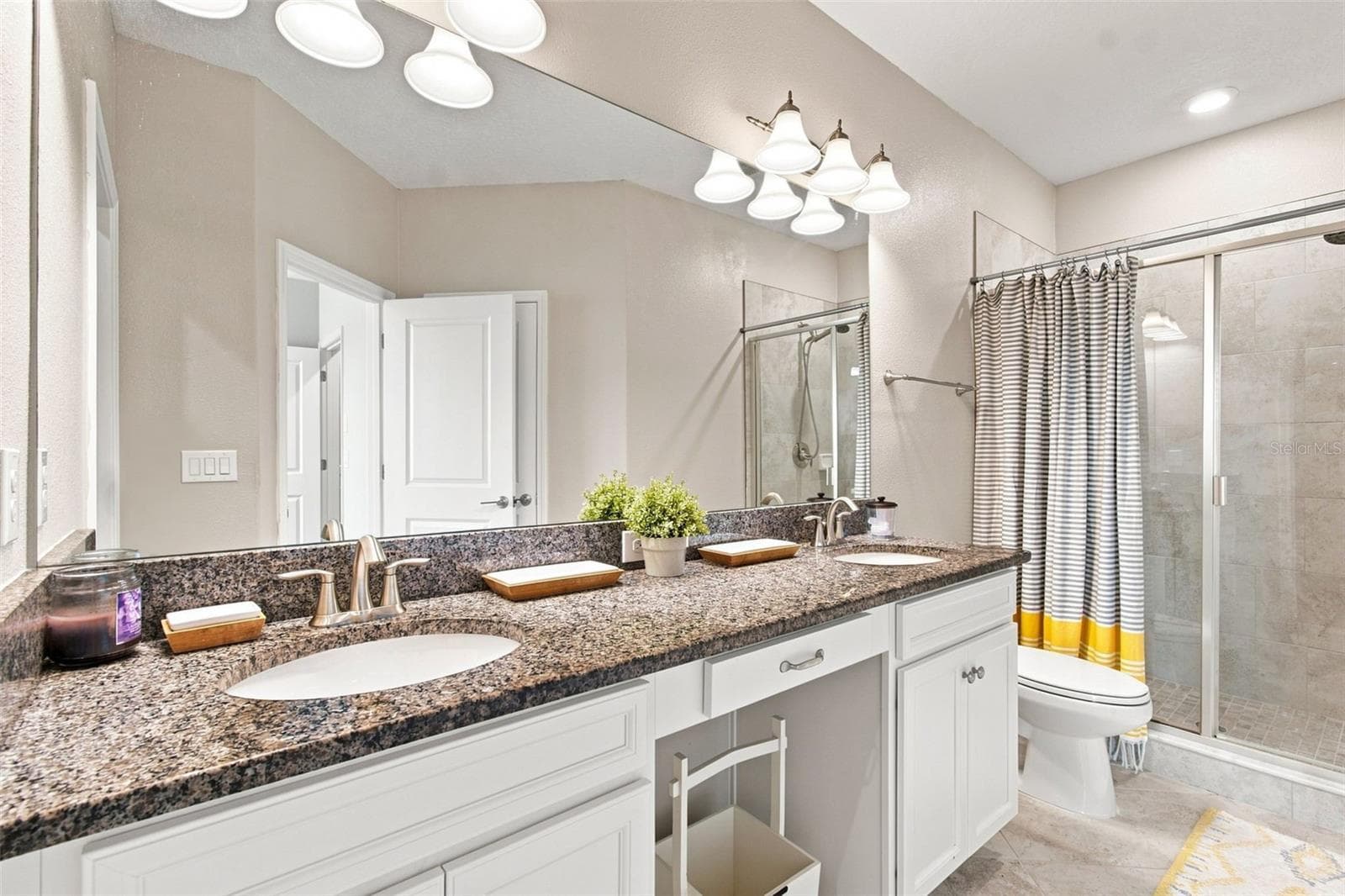 Primary Bathroom - Dual Vanity - 18623 NOBLE CASPIAN DR, LUTZ