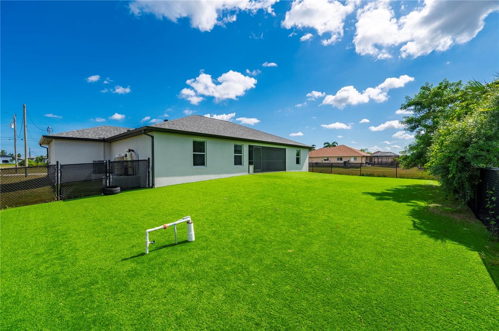 Spacious Backyard with Artificial Turf - 4302 NW 32ND ST, CAPE CORAL