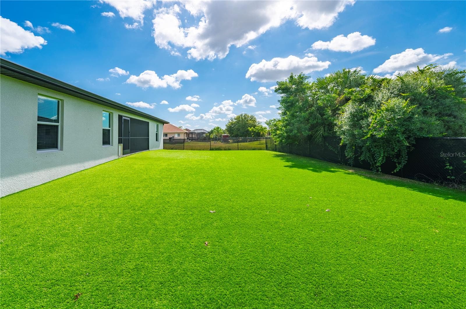 Spacious Backyard with Artificial Turf - 4302 NW 32ND ST, CAPE CORAL