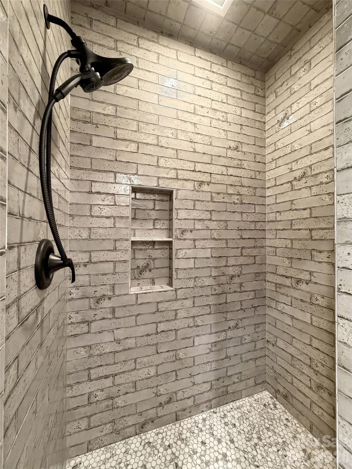 Primary Shower - 146 Bradford Park, Clyde