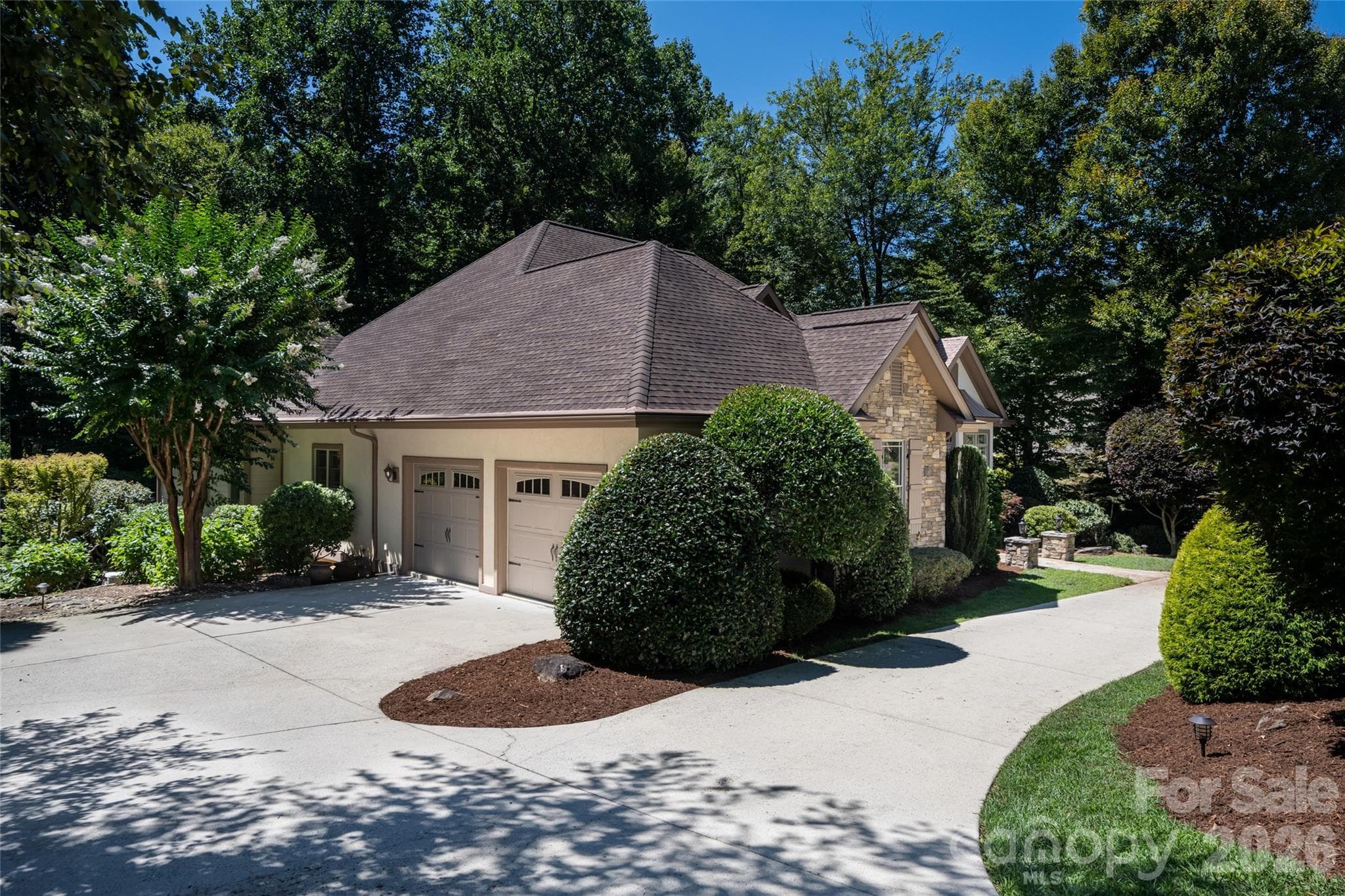 Garage and drive with crescent area, ample parking - 170 Cape Martin Circle, Hendersonville