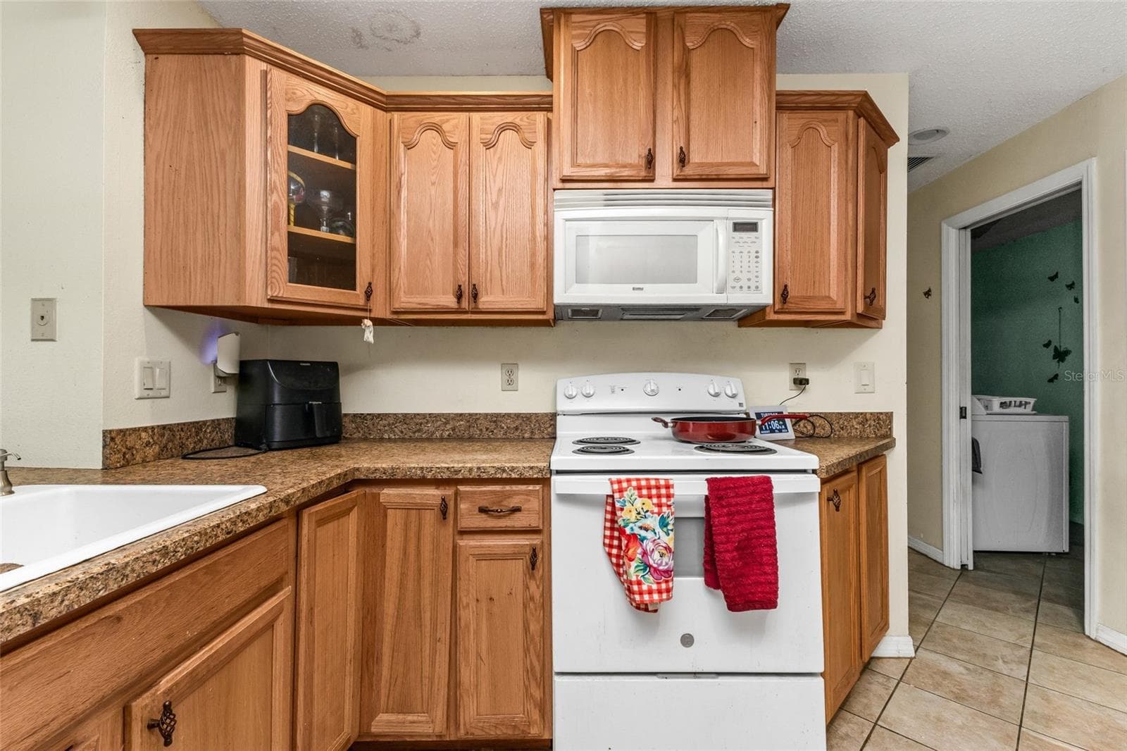 Single Family Residence at 9261 STEUBENVILLE AVE, ENGLEWOOD, photo 11 of 21