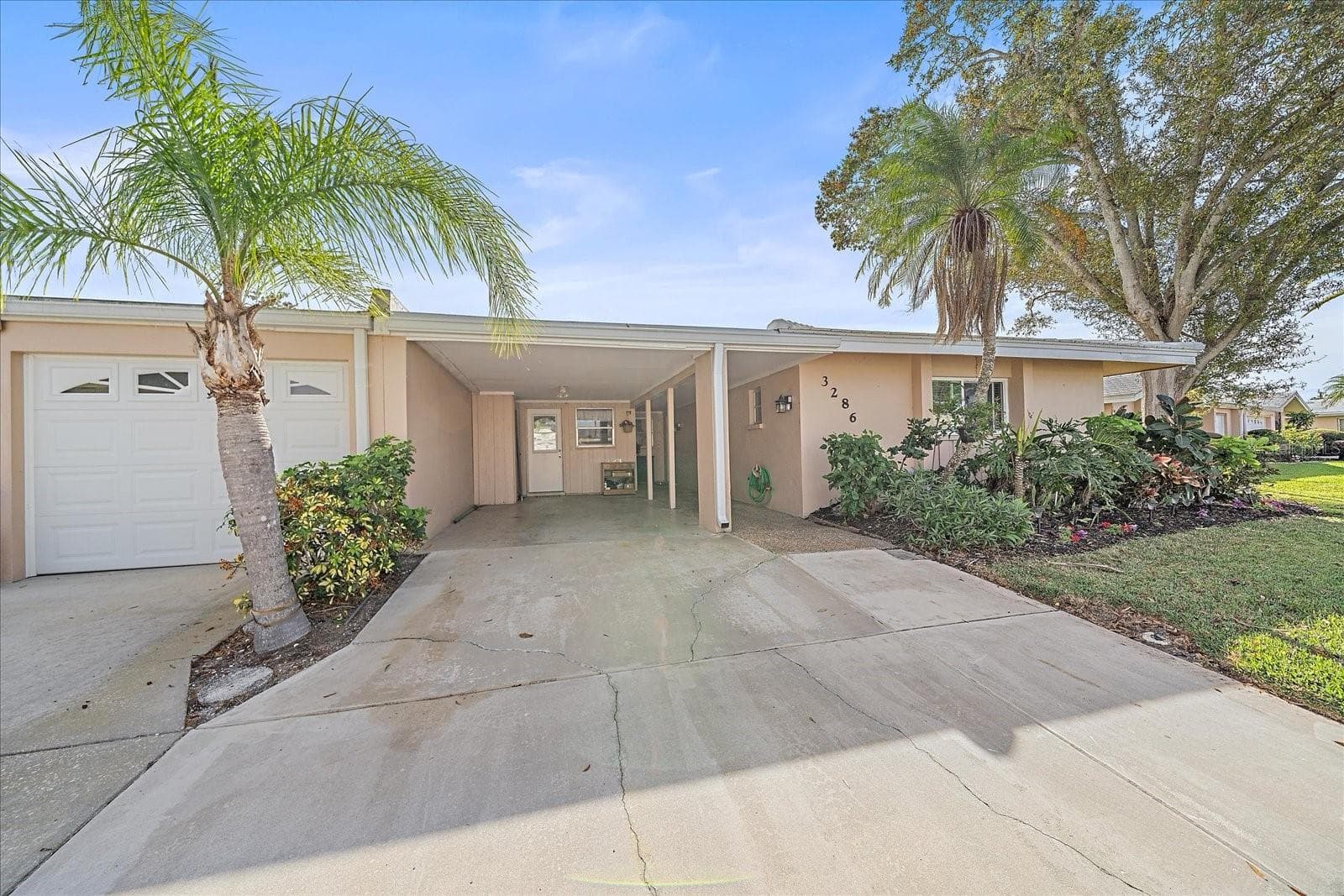 Condominium at 3286 BRUNSWICK LN #704, SARASOTA, photo 3 of 35